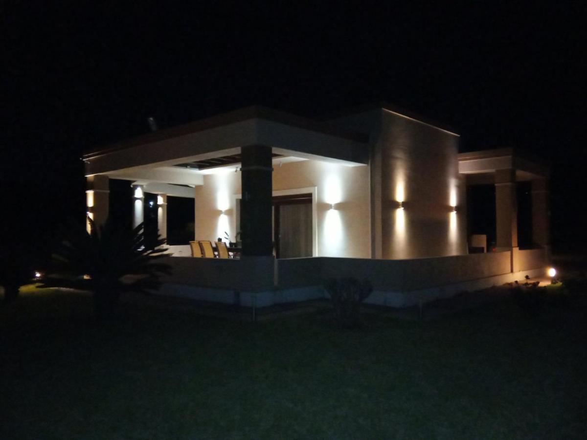 Villa - Family Comfort With Large Garden, Jacuzzi Kos-stad